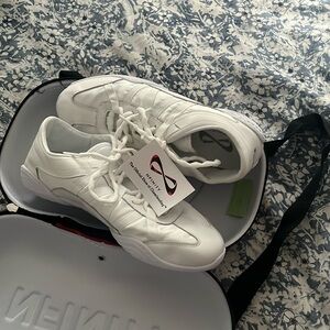 NWT SIZE 9 CHEER SHOES